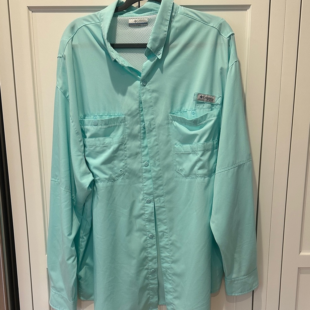 Columbia Aqua Button-Up Shirt